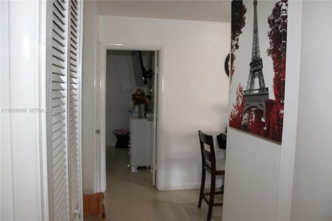 Propiedad comercial en venta en Miami, Florida, 163.32 m2 № 2153952 - foto 18