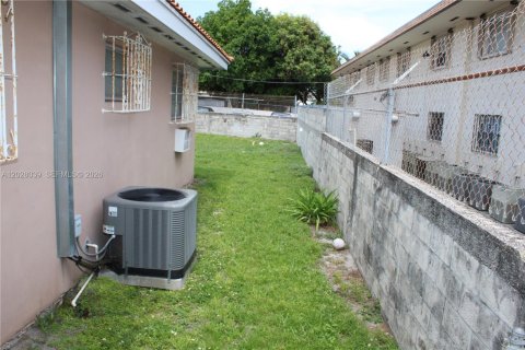 Propiedad comercial en venta en Miami, Florida, 163.32 m2 № 2153952 - foto 5