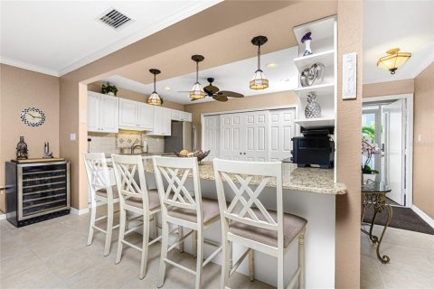 Copropriété à vendre à Punta Gorda, Floride: 2 chambres, 131.18 m2 № 2330729 - photo 6