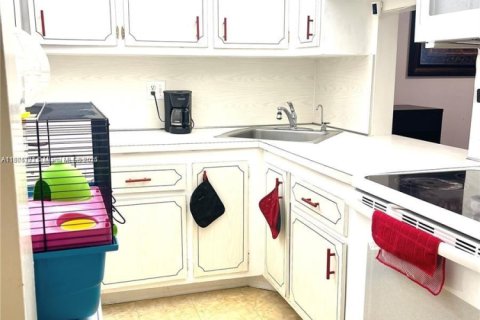 Купить кондоминиум в Тамарак, Флорида 2 спальни, 81.75м2, № 1741360 - фото 6