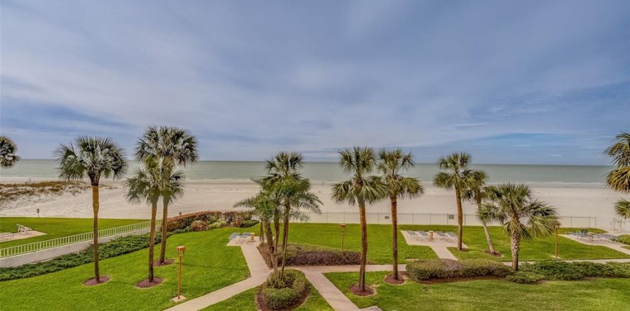 Condominio en Redington Shores, Florida, 2 dormitorios  № 1084764