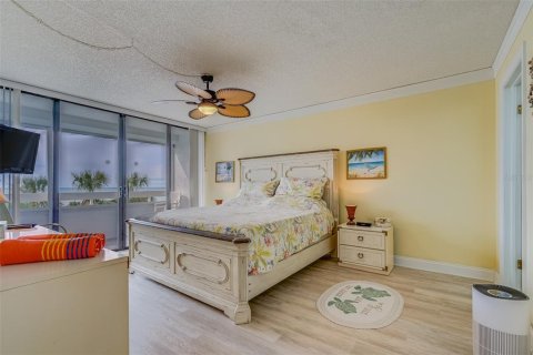 Condominio en alquiler en Redington Shores, Florida, 2 dormitorios, 108.23 m2 № 1084764 - foto 7