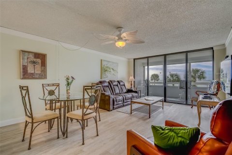 Condominio en alquiler en Redington Shores, Florida, 2 dormitorios, 108.23 m2 № 1084764 - foto 3