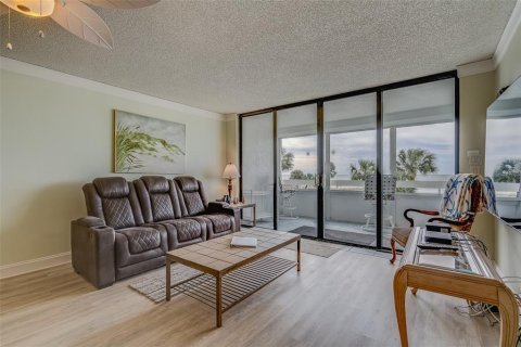 Condominio en alquiler en Redington Shores, Florida, 2 dormitorios, 108.23 m2 № 1084764 - foto 4
