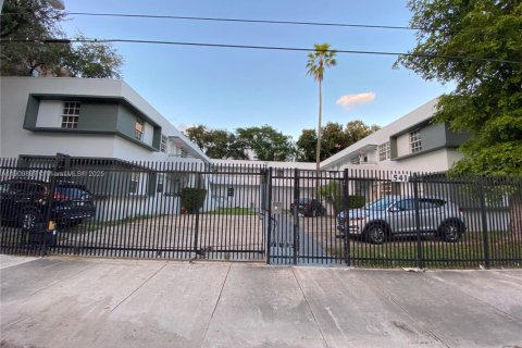 Copropriété à louer à Miami, Floride: 1 chambre, 50.07 m2 № 1965239 - photo 1