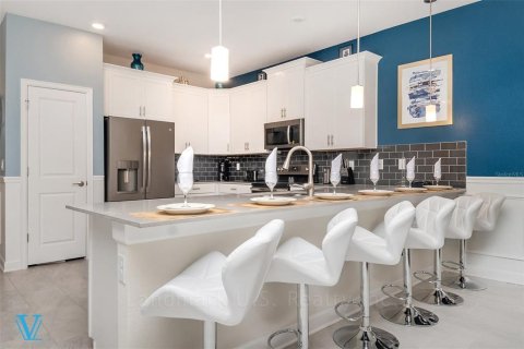 House in Davenport, Florida 8 bedrooms, 363.15 sq.m. № 1853430 - photo 5