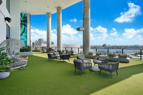 Condo in Miami, Florida, 1 bedroom  № 2041200 - photo 23