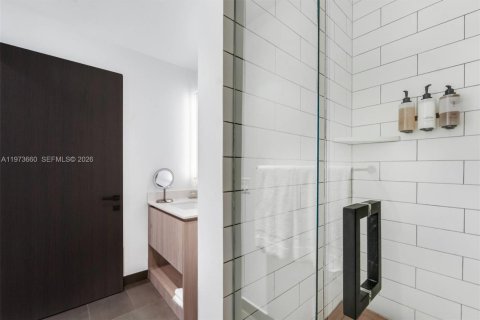 Condo in Miami, Florida, 1 bedroom  № 2041200 - photo 15