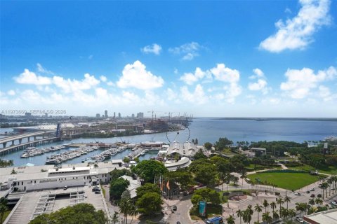 Condo in Miami, Florida, 1 bedroom  № 2041200 - photo 4