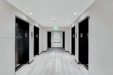 Condo in Miami, Florida, 1 bedroom  № 2041200 - photo 17