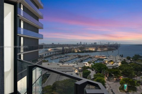 Condo in Miami, Florida, 1 bedroom  № 2041200 - photo 3