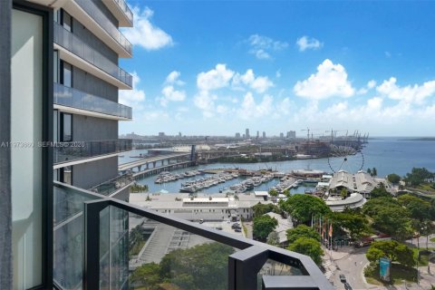 Condo in Miami, Florida, 1 bedroom  № 2041200 - photo 2