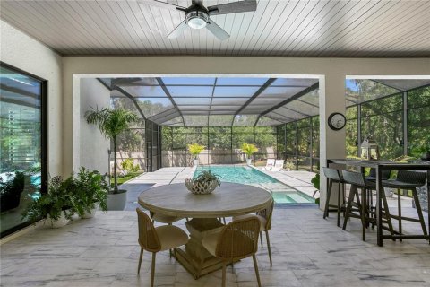 House in Tampa, Florida 5 bedrooms, 398.46 sq.m. № 2231389 - photo 10