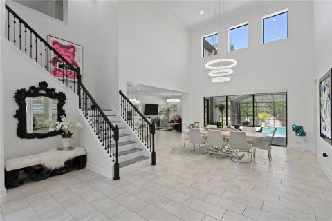 House in Tampa, Florida 5 bedrooms, 398.46 sq.m. № 2231389 - photo 6