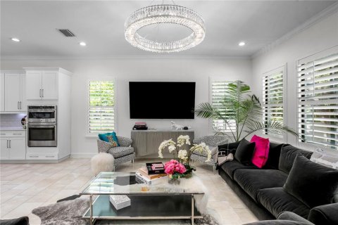 House in Tampa, Florida 5 bedrooms, 398.46 sq.m. № 2231389 - photo 18