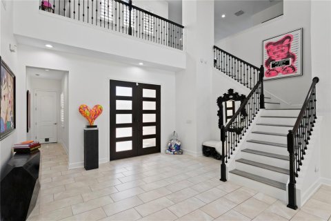 House in Tampa, Florida 5 bedrooms, 398.46 sq.m. № 2231389 - photo 4