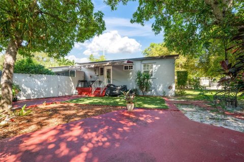 House in North Miami, Florida 2 bedrooms, 123.56 sq.m. № 1953635 - photo 13
