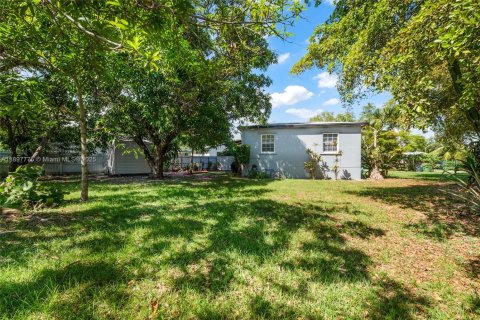 House in North Miami, Florida 2 bedrooms, 123.56 sq.m. № 1953635 - photo 14