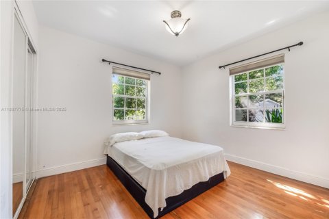 House in North Miami, Florida 2 bedrooms, 123.56 sq.m. № 1953635 - photo 9