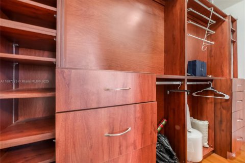 House in North Miami, Florida 2 bedrooms, 123.56 sq.m. № 1953635 - photo 8