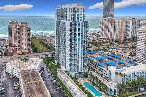 Copropriété à louer à Hallandale Beach, Floride: 1 chambre, 77.2 m2 № 2056802 - photo 22
