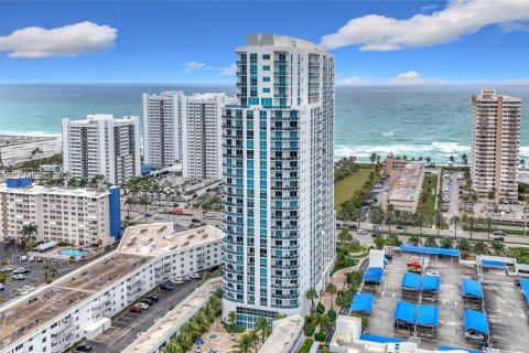 Copropriété à louer à Hallandale Beach, Floride: 1 chambre, 77.2 m2 № 2056802 - photo 3