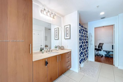 Copropriété à louer à Hallandale Beach, Floride: 1 chambre, 77.2 m2 № 2056802 - photo 19