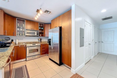 Copropriété à louer à Hallandale Beach, Floride: 1 chambre, 77.2 m2 № 2056802 - photo 10