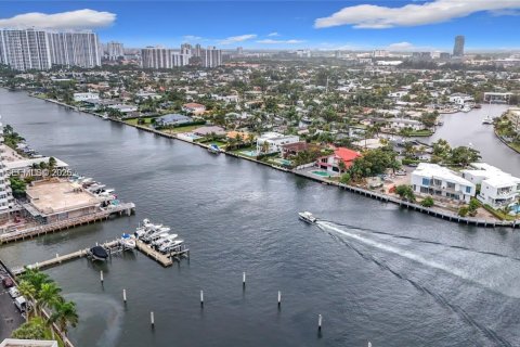 Copropriété à louer à Hallandale Beach, Floride: 1 chambre, 77.2 m2 № 2056802 - photo 4