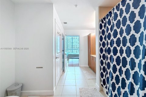 Copropriété à louer à Hallandale Beach, Floride: 1 chambre, 77.2 m2 № 2056802 - photo 18
