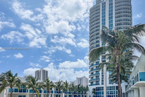 Copropriété à louer à Hallandale Beach, Floride: 1 chambre, 77.2 m2 № 2056802 - photo 25