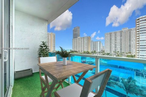 Copropriété à louer à Hallandale Beach, Floride: 1 chambre, 77.2 m2 № 2056802 - photo 20