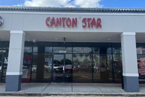 Commercial property in Miami, Florida № 1942598 - photo 1