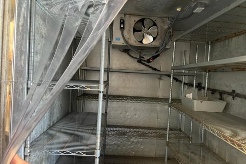 Commercial property in Miami, Florida № 1942598 - photo 11