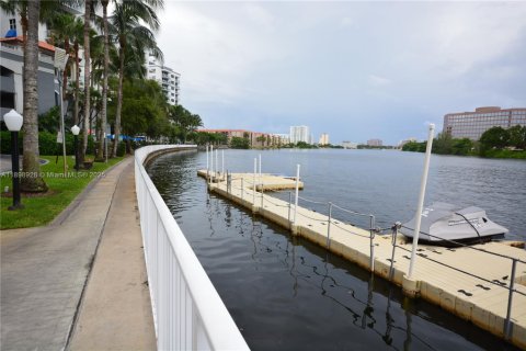Condominio en alquiler en Miami, Florida, 1 dormitorio, 63.64 m2 № 1951353 - foto 19
