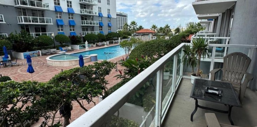 Condominio en Miami, Florida, 1 dormitorio № 1951353