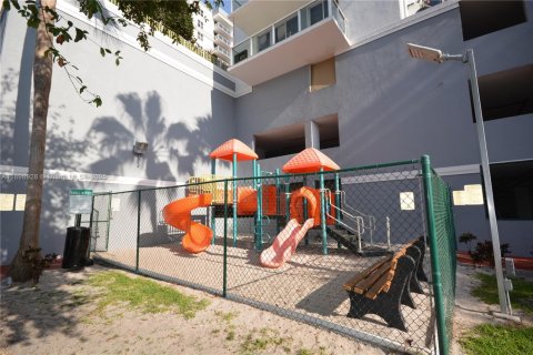Condominio en alquiler en Miami, Florida, 1 dormitorio, 63.64 m2 № 1951353 - foto 22