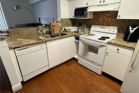 Condominio en alquiler en Miami, Florida, 1 dormitorio, 63.64 m2 № 1951353 - foto 2