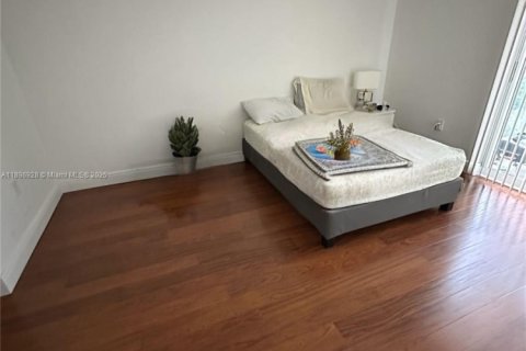 Condominio en alquiler en Miami, Florida, 1 dormitorio, 63.64 m2 № 1951353 - foto 3