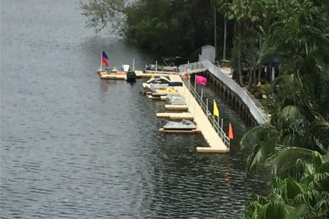 Condominio en alquiler en Miami, Florida, 1 dormitorio, 63.64 m2 № 1951353 - foto 17