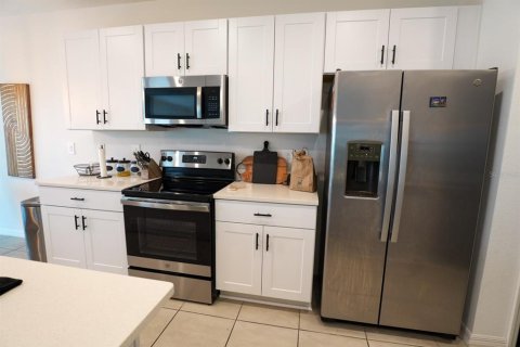 House in Haines City, Florida 4 bedrooms, 210.98 sq.m. № 1882865 - photo 14