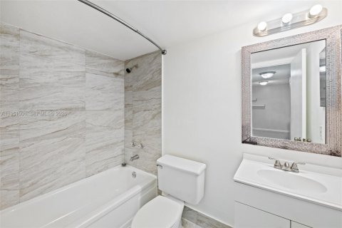 Снять в аренду кондоминиум в Помпано-Бич, Флорида 2 спальни, 92.9м2, № 2006034 - фото 24