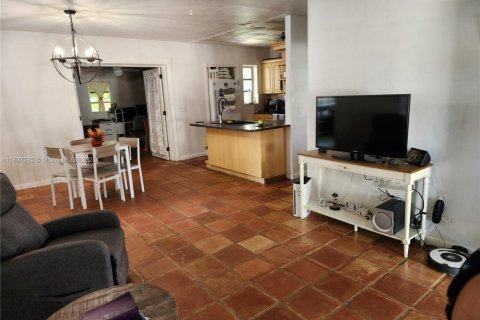 Villa ou maison à vendre à Hialeah, Floride: 4 chambres, 146.97 m2 № 2173292 - photo 5