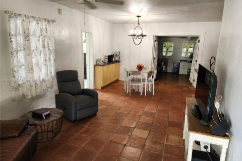 Villa ou maison à vendre à Hialeah, Floride: 4 chambres, 146.97 m2 № 2173292 - photo 4