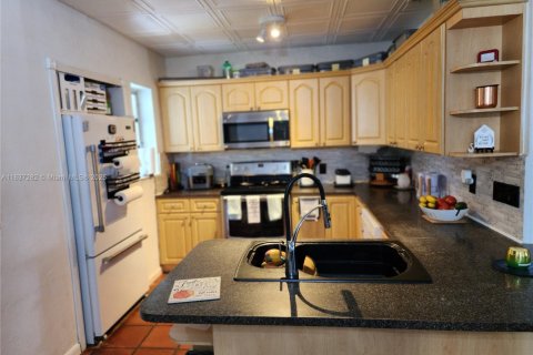 Villa ou maison à vendre à Hialeah, Floride: 4 chambres, 146.97 m2 № 2173292 - photo 26