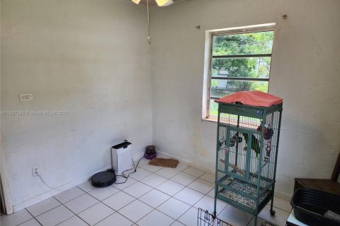 Villa ou maison à vendre à Hialeah, Floride: 4 chambres, 146.97 m2 № 2173292 - photo 15