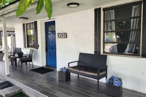 Villa ou maison à vendre à Hialeah, Floride: 4 chambres, 146.97 m2 № 2173292 - photo 3