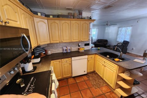Villa ou maison à vendre à Hialeah, Floride: 4 chambres, 146.97 m2 № 2173292 - photo 28