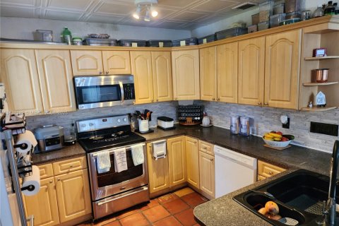 Villa ou maison à vendre à Hialeah, Floride: 4 chambres, 146.97 m2 № 2173292 - photo 24