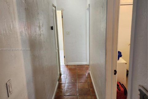Villa ou maison à vendre à Hialeah, Floride: 4 chambres, 146.97 m2 № 2173292 - photo 21